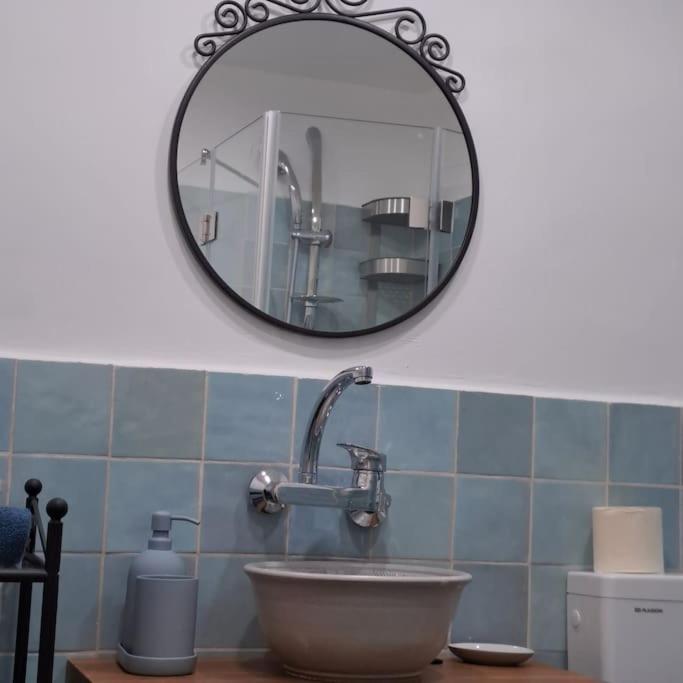 Bright, Quiet Charming Getaway Ideally Located Apartment Jerusalem