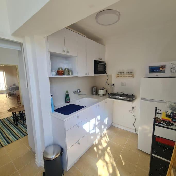 Bright, Quiet Charming Getaway Ideally Located Apartment Jerusalem